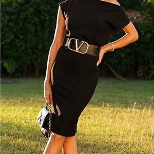 Black ribbed polyester/spandex cocktail dress